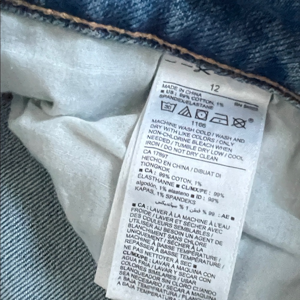 Old Navy Women's Light Blue Ripped Skinny Jeans - Picture 3 of 3